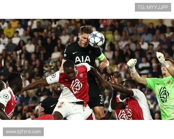 第8分钟染黄，海文成为曼联自22年4月后在英超主场最快吃黄牌球员